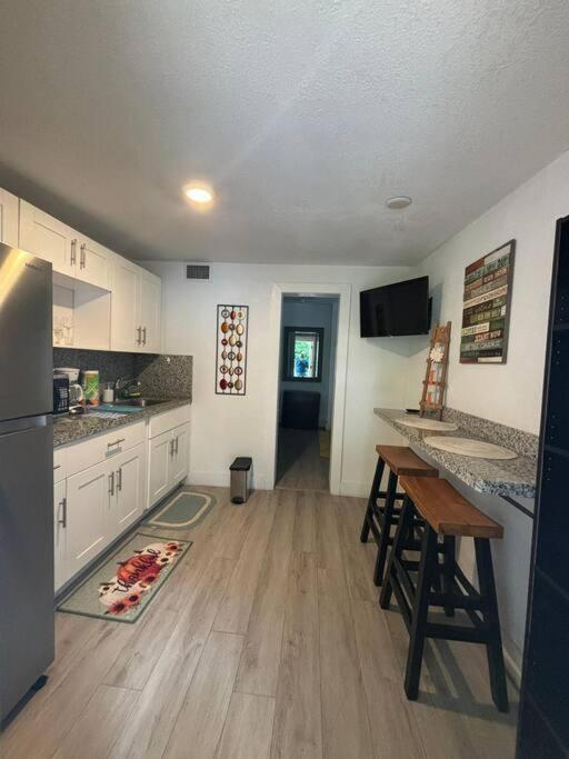 Quiet & Centrally Located House - Private Parking, Laundry And Storage For Luggage Miami Bagian luar foto