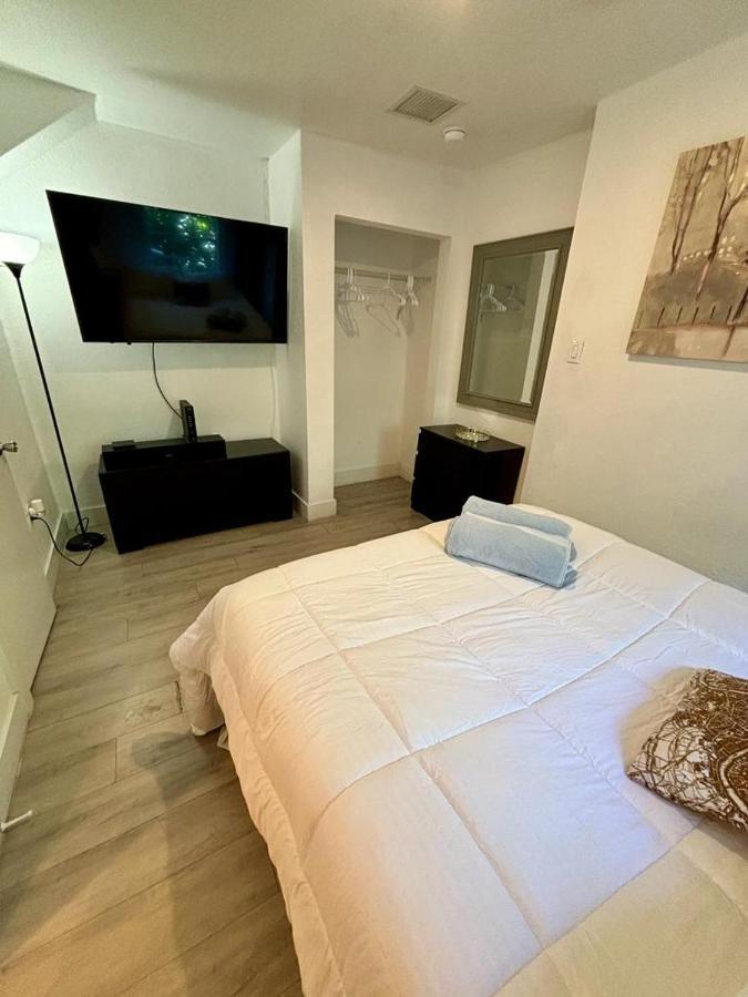 Quiet & Centrally Located House - Private Parking, Laundry And Storage For Luggage Miami Bagian luar foto