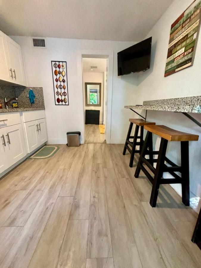 Quiet & Centrally Located House - Private Parking, Laundry And Storage For Luggage Miami Bagian luar foto