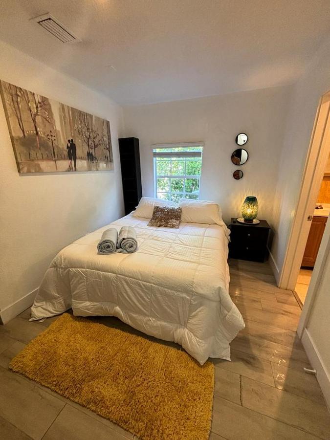 Quiet & Centrally Located House - Private Parking, Laundry And Storage For Luggage Miami Bagian luar foto