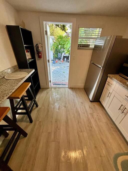 Quiet & Centrally Located House - Private Parking, Laundry And Storage For Luggage Miami Bagian luar foto